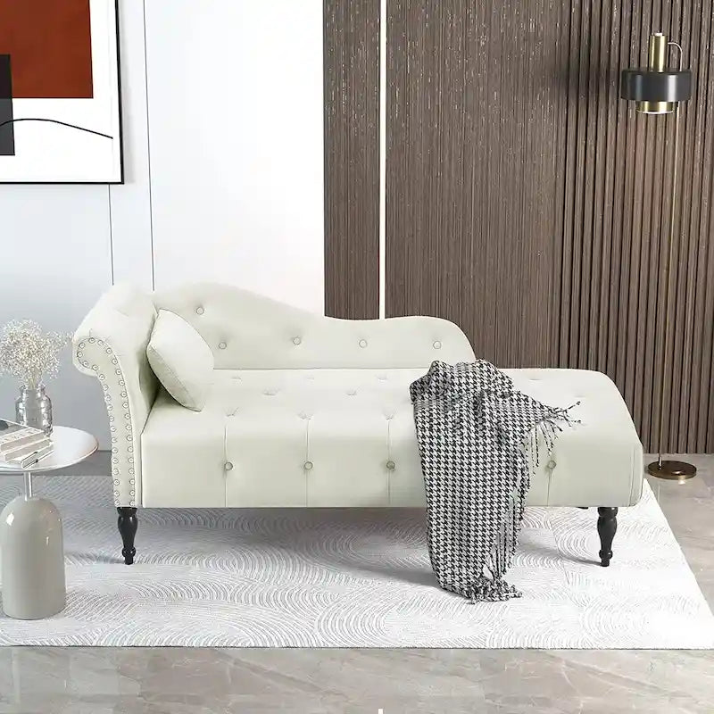 Chaise longue in velluto da 61 pollici con borchie e cuscino